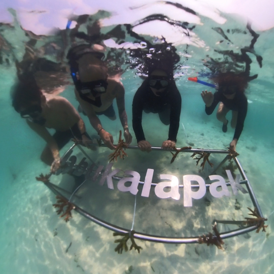 Peduli Laut dengan Aksi Biru